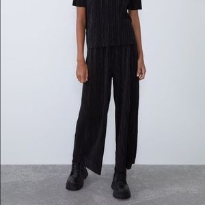 Zara | Pleated Pants in Black